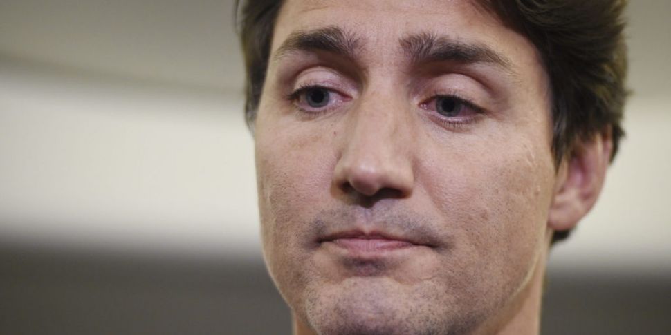 Justin Trudeau apologises afte...