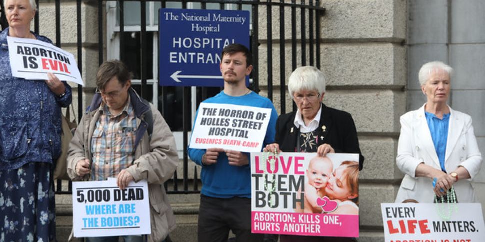 Pro-life protests outside hosp...