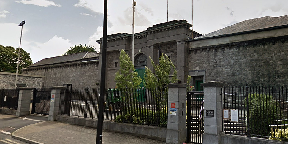 Prisoner returns himself to Limerick jail following escape during