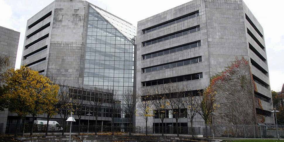 Man arrested over building sit...