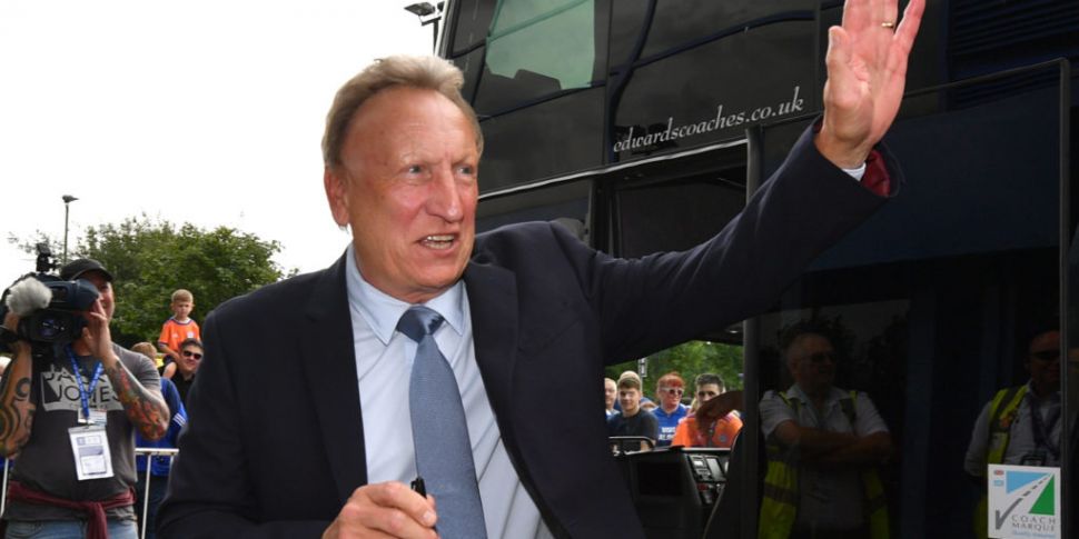 Neil Warnock leaves role as Ca...