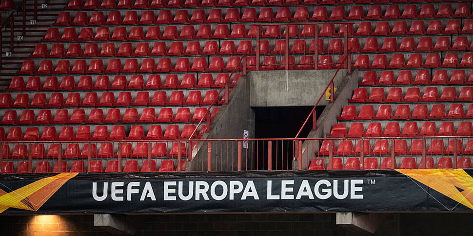 Eintracht Frankfurt fans banne...