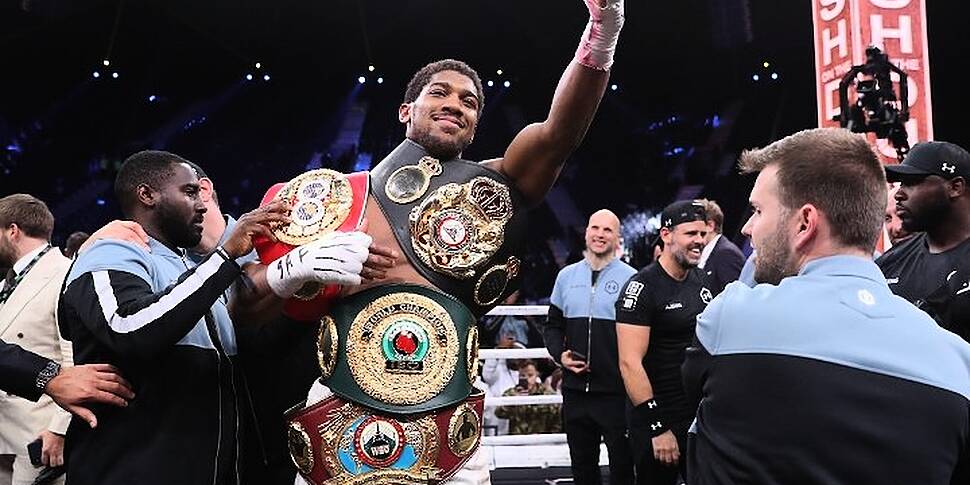 Anthony Joshua reigns again af...