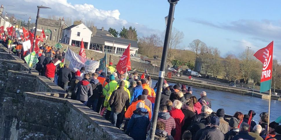 Hundreds protest in Co Offaly...