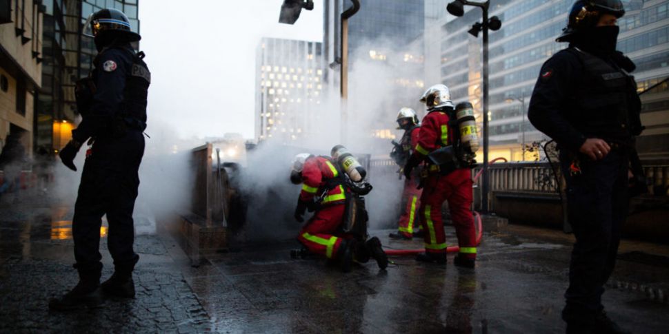 Train station in Paris evacuat...