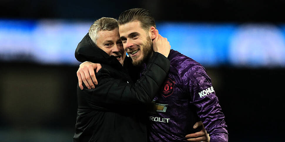 Solskjaer defends De Gea follo...