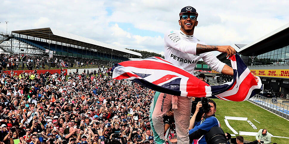 Lewis Hamilton "healthy a...