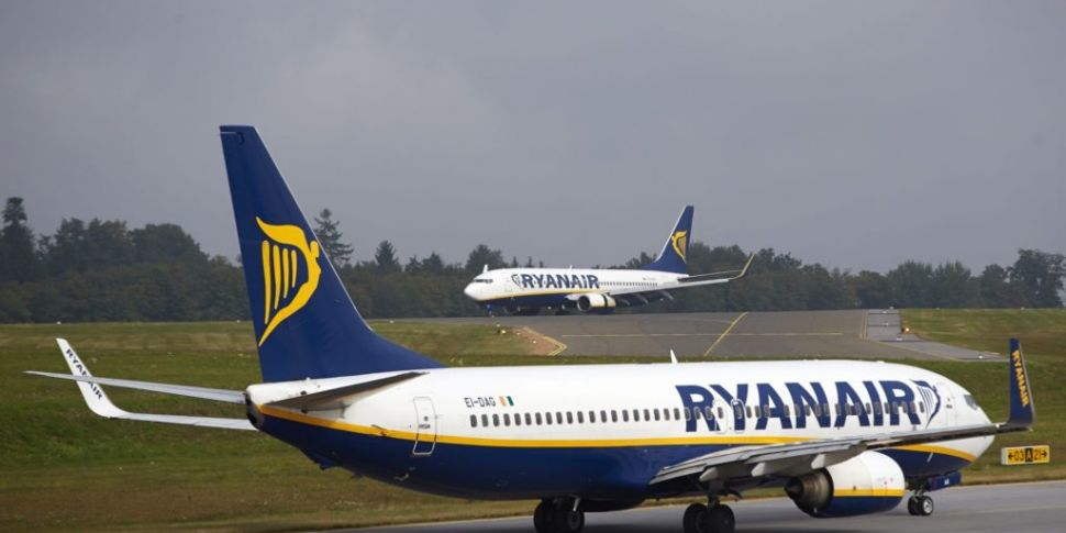 Ryanair asks people not to que...