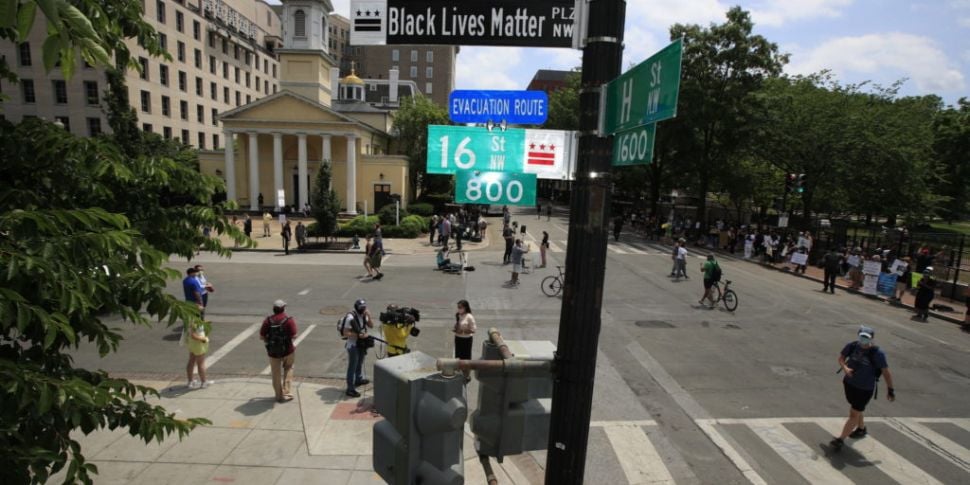 WATCH: Road in front of the Wh...