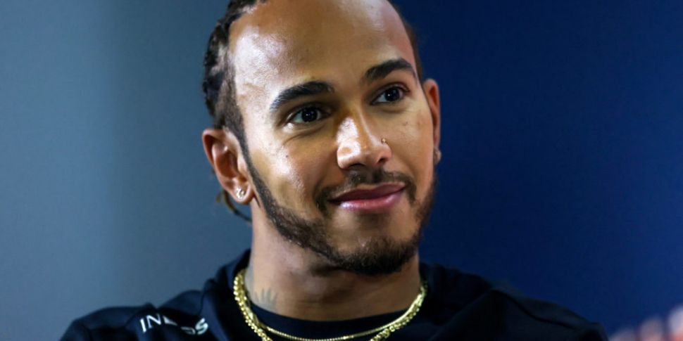 Lewis Hamilton commits his fut...