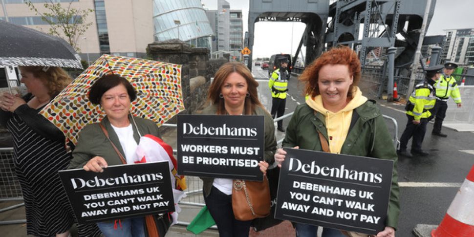 Debenhams staff protest as Dái...