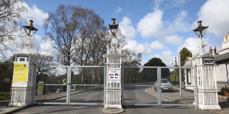 Should Phoenix Park gates have...