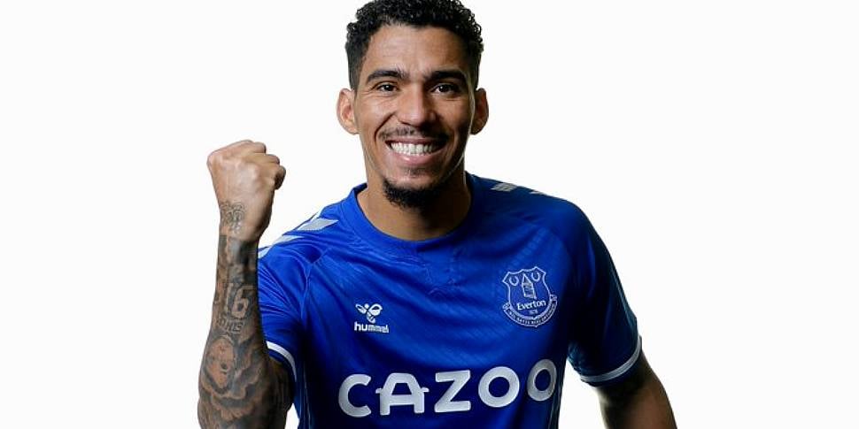 Everton sign Brazilian midfiel...