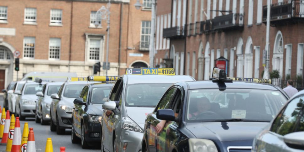 Thousands of taxi drivers prot...