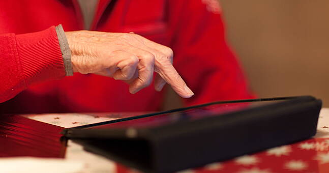 Coronavirus: Dublin Gardaí help elderly people stay in touch with family over Christmas - Vimarsana News