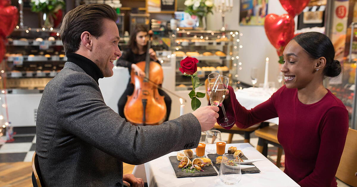 Valentine's is 'the worst weekend in the history of cooking,' says chef - Vimarsana News