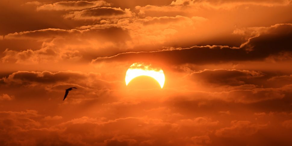 Partial eclipse of the sun: Ho...