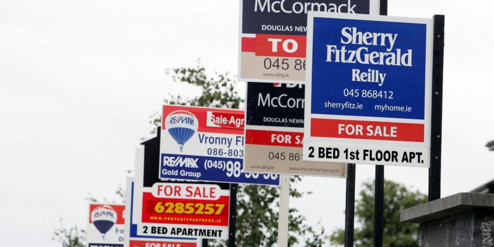 House prices see annual jump o...
