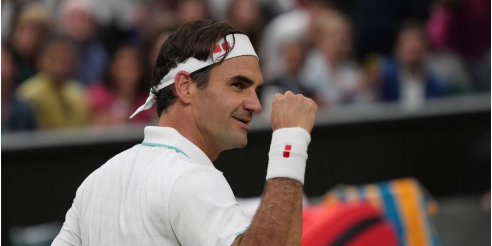 Federer cruises into Wimbledon...
