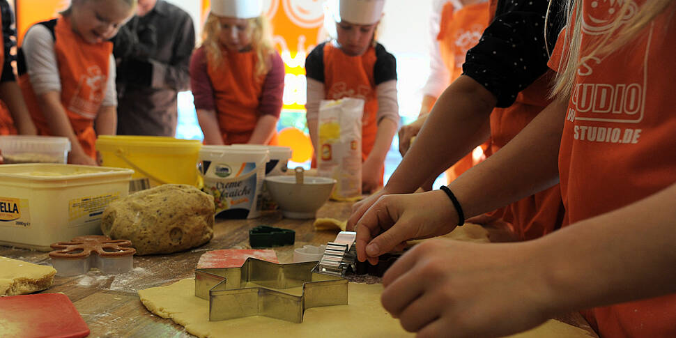 Should teaching children how t...