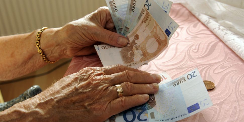 Raise pension by €15, urges Fi...