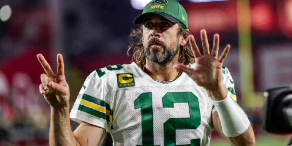 Aaron Rodgers tests positive f...