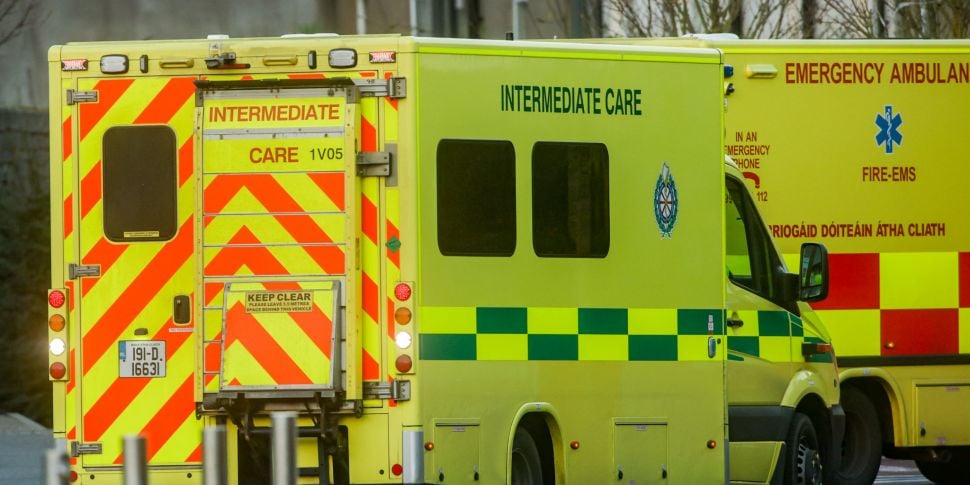 ‘Fed up’ ambulance workers vot...