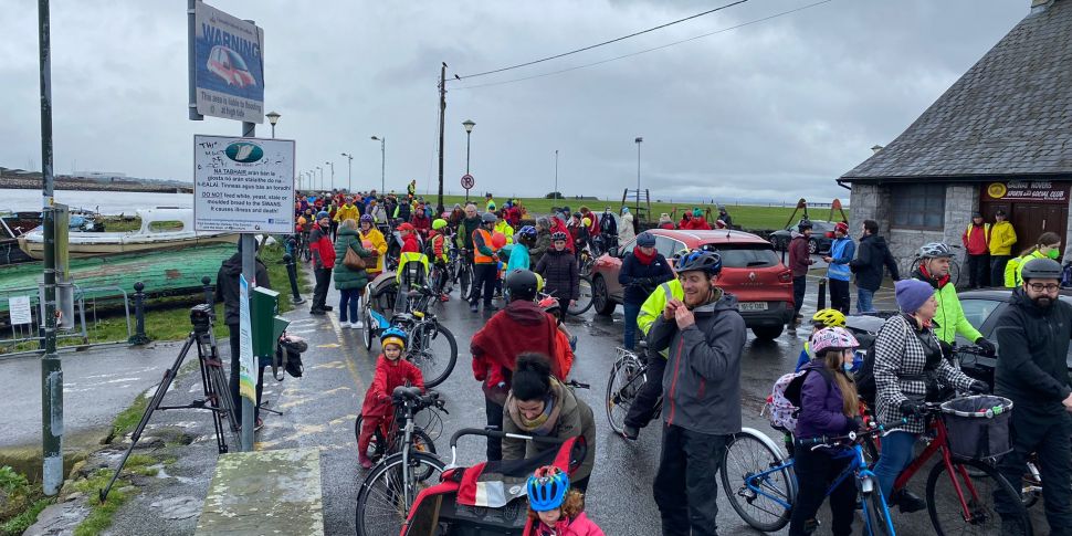 Salthill Cycleway: A plan divi...