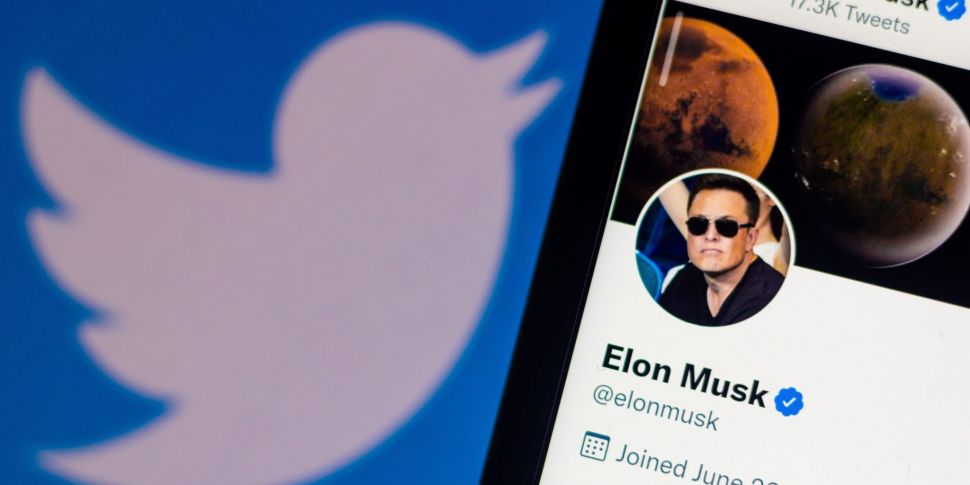 Elon Musk offers to buy Twitte...