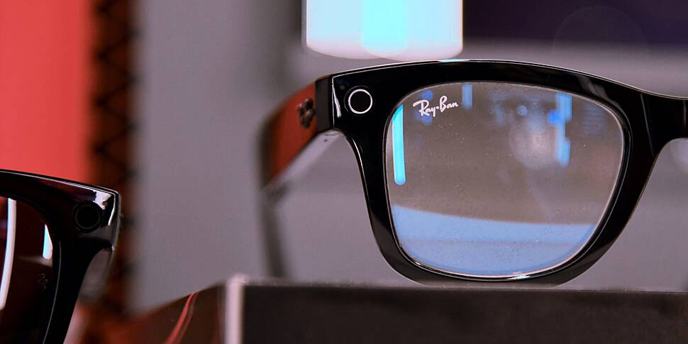 Facebook to roll out smart gla...