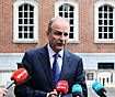 Sinn Féin 'playing politics' w...