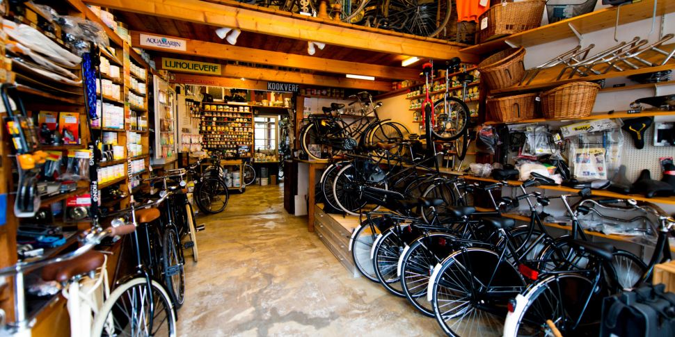 Bicycle hub employing the home...