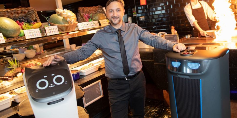 'Robot waiters' are serving co...