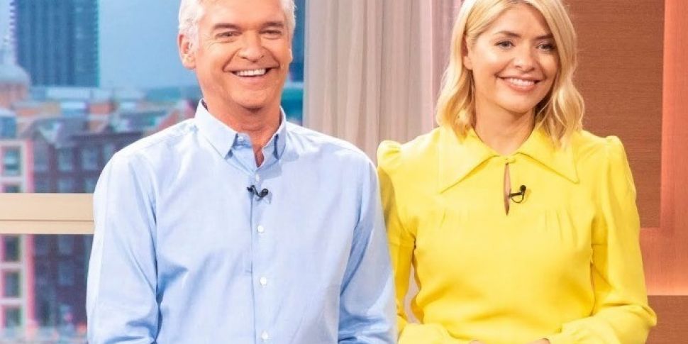 Holly Willoughby ‘holds all th...