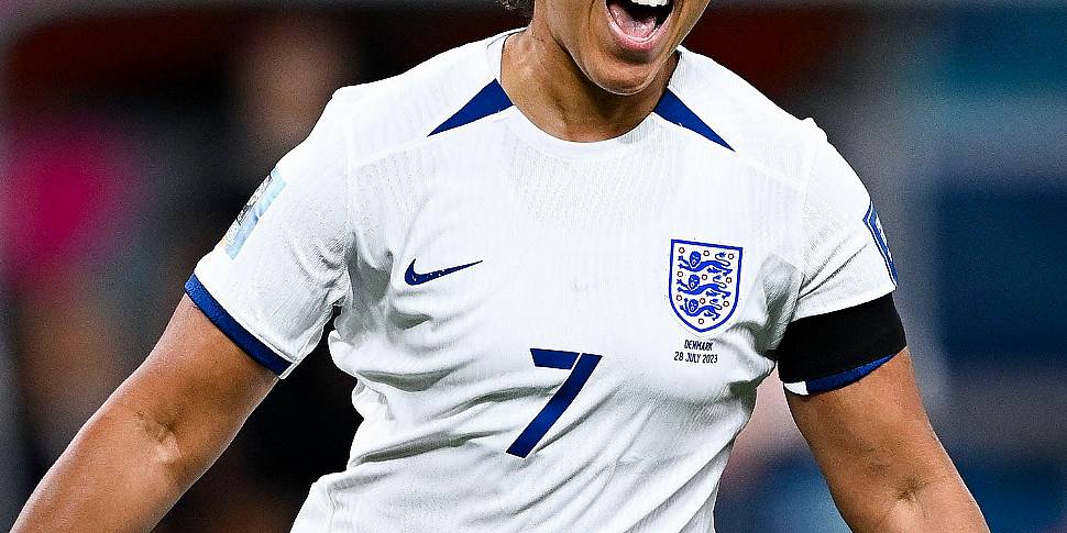 Football Daily: England close...