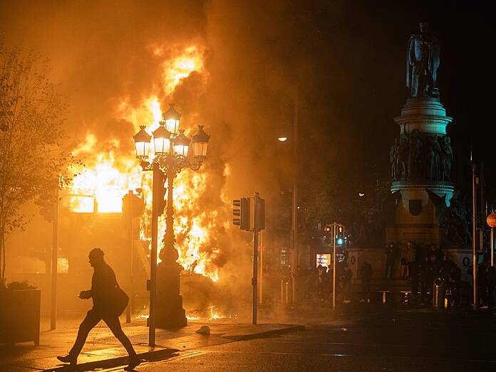 Stopping rioters social welfar...