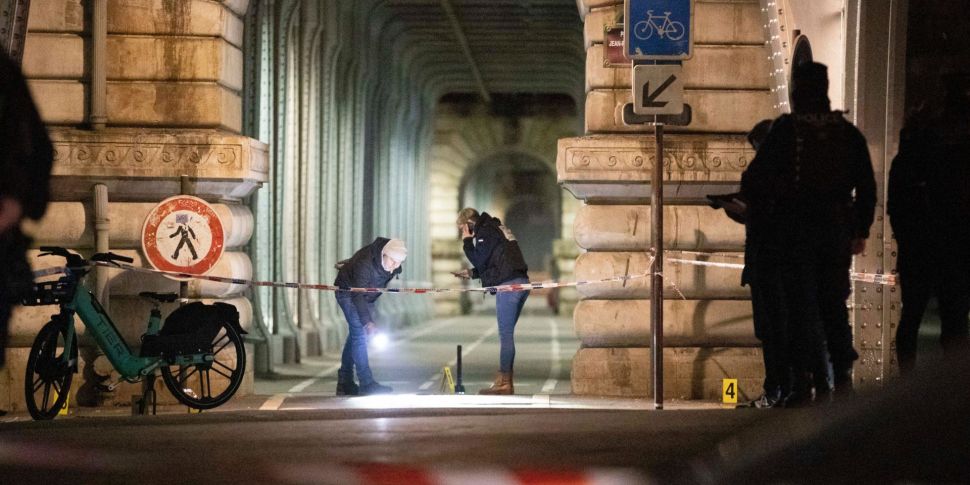 Paris knife attack: Man dead i...