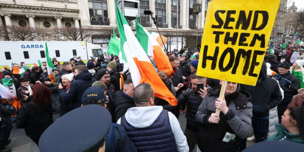 Irish flag’s paraded by far-ri...
