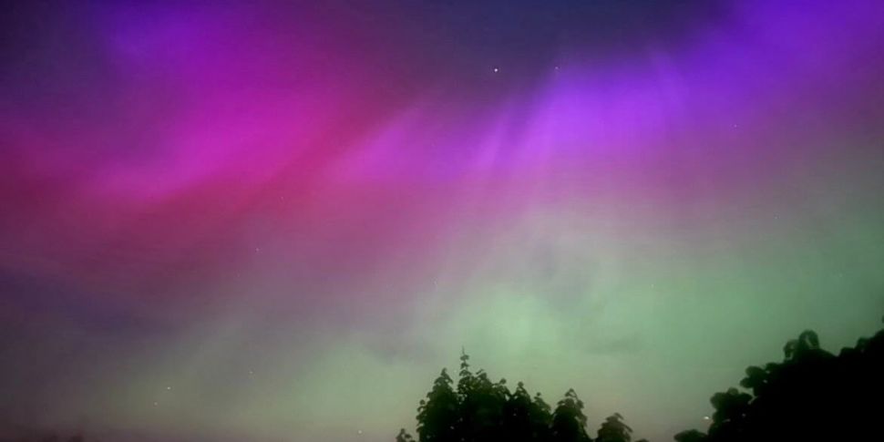 Northern Lights light up sky a...