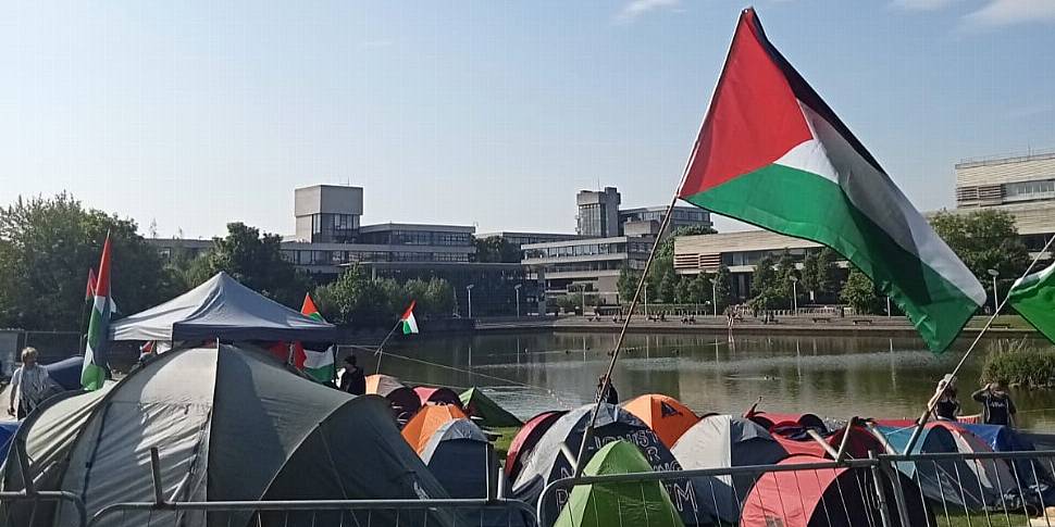 UCD students begin BDS encampm...