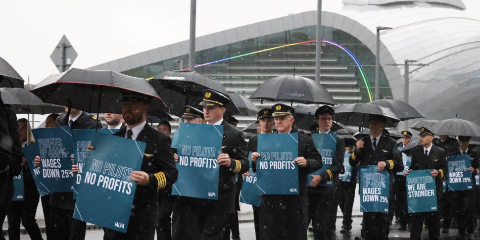 Aer Lingus strike: Pilots dela...