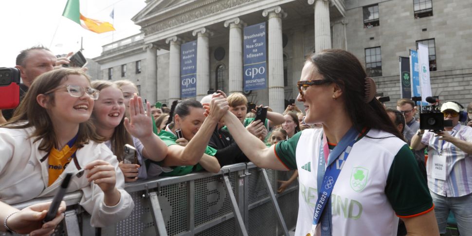 Thousands welcome home Ireland...