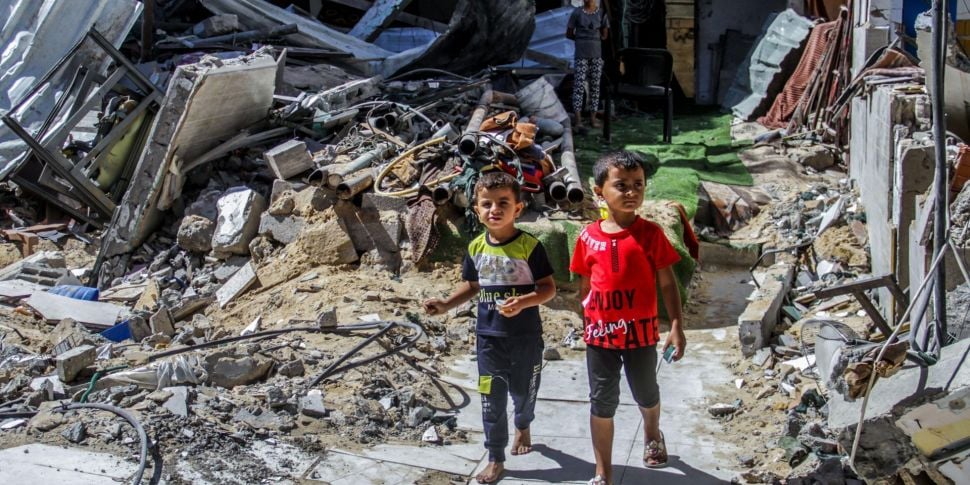 Gaza: Palestinian children to...