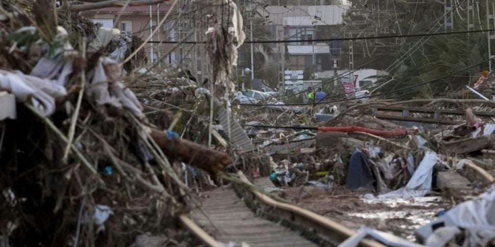 Massive flooding in Spain - li...