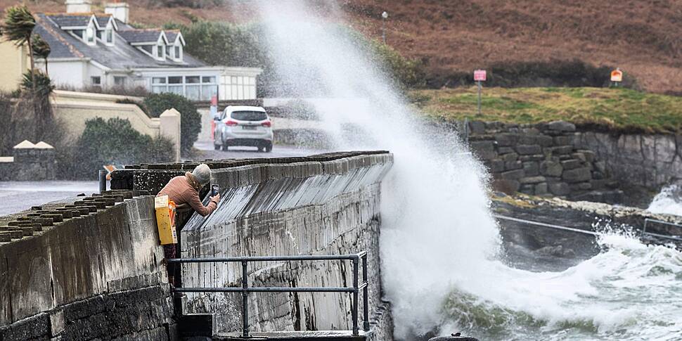 Storm Bert: Red weather warnin...