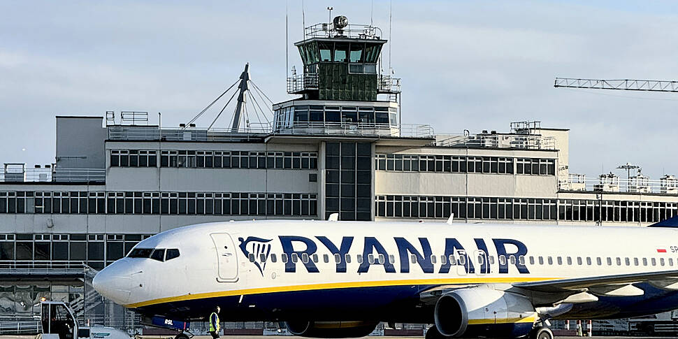 Ryanair to take legal action a...