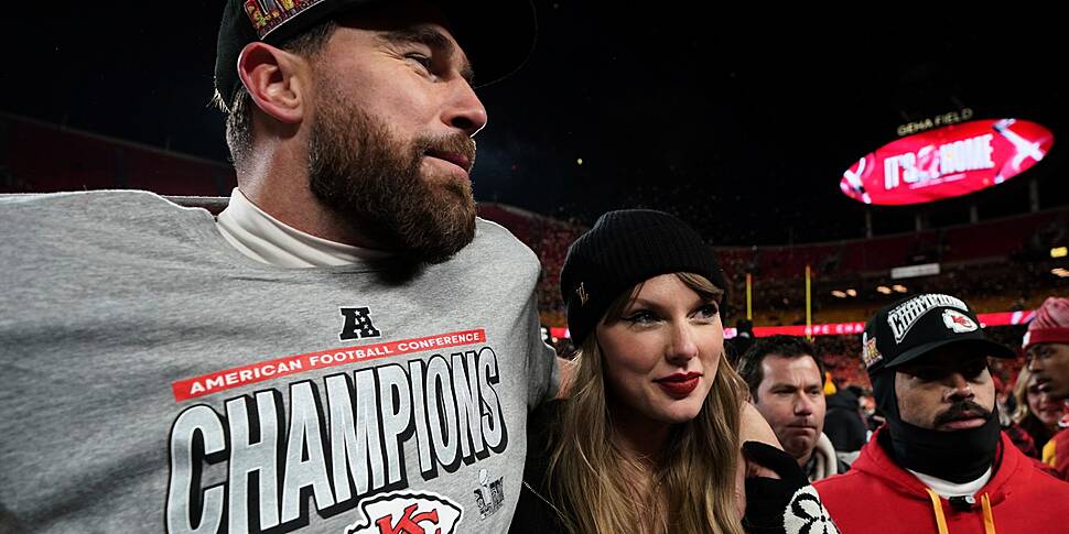 Travis Kelce: Taylor Swift's b...