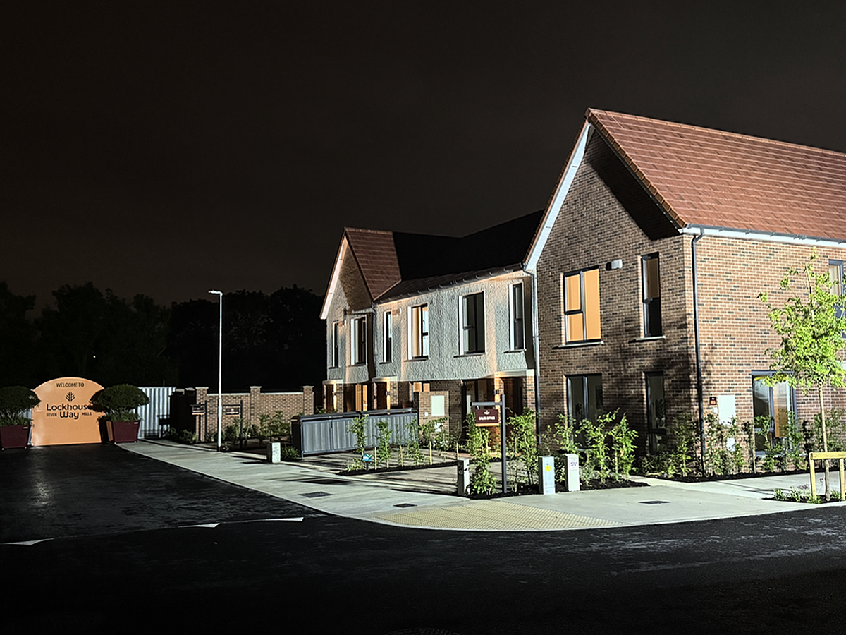 DUBLIN – Hundreds sleep overnight in the rain to secure a new build, MANY IRISH LOSE OUT