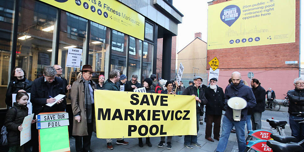 Protesters urge MetroLink plan...