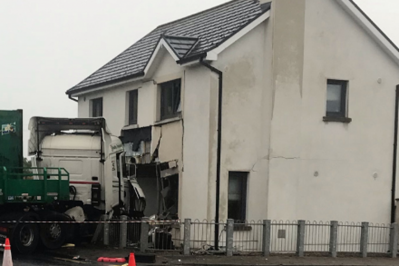 Lorry jack knifes in Emyvale and hits house